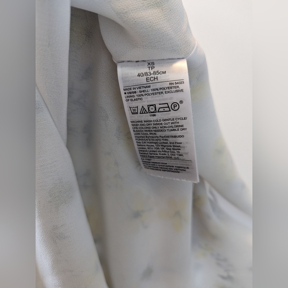 Banana Republic White Romantic Floral Ruffle Sleeve Top Size XS - Picture 4 of 5